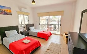 Sky Ward City Rooms, 150M From Chabad Lubavitch